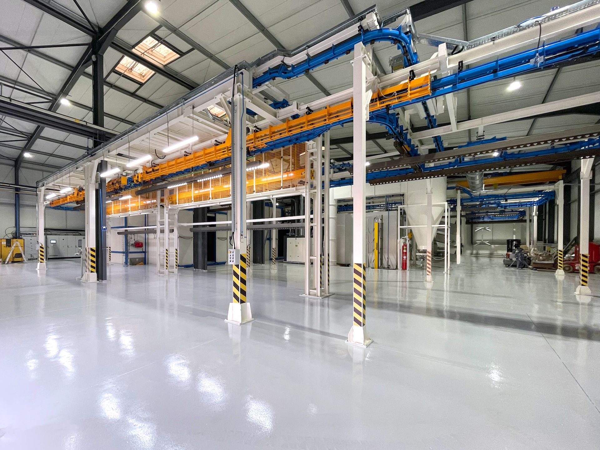 Complete powder coating line at Prolac Savoie