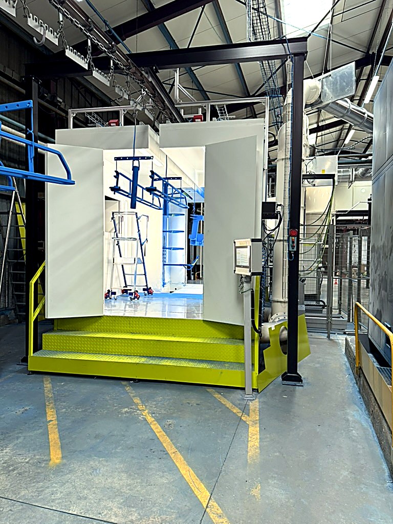 La cabine neuve, accès et plateforme en place.