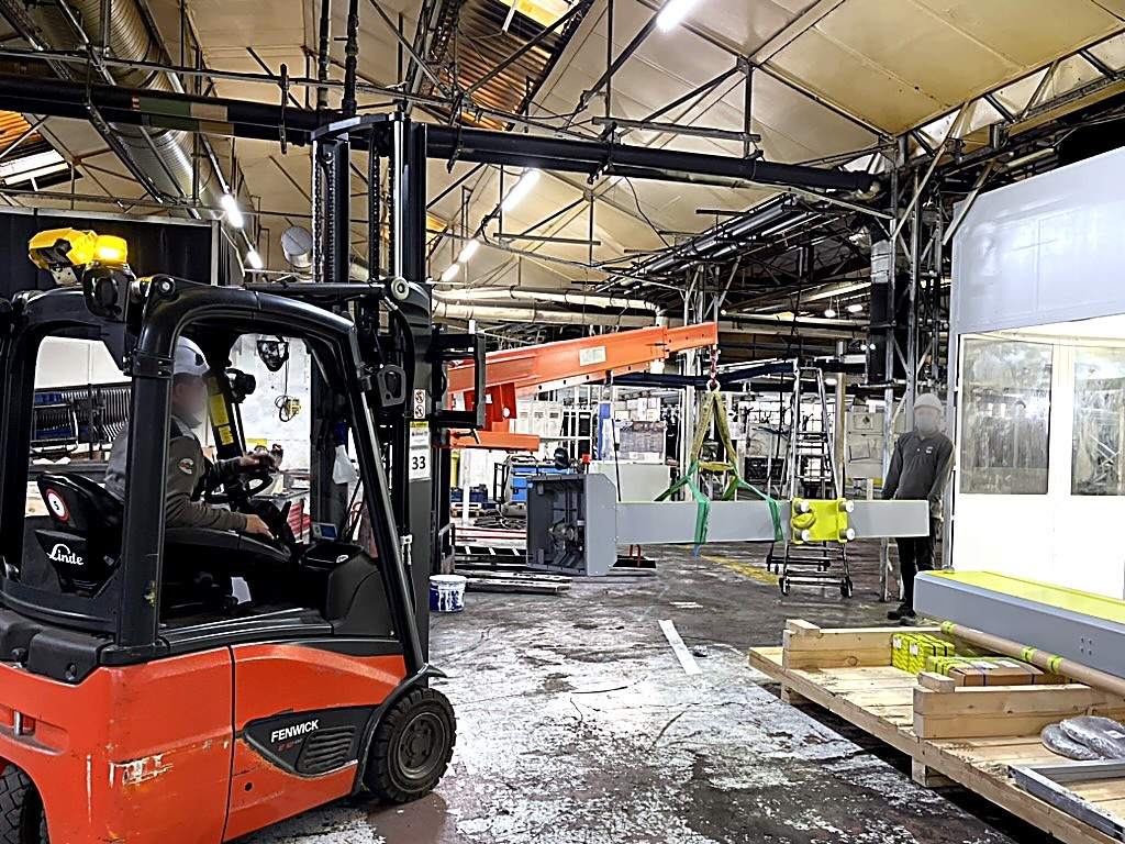 Manutention des éléments à l’arrivée sur site.